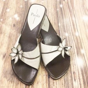 Linea Paolo White Floral Design Slip On Wedge Mule